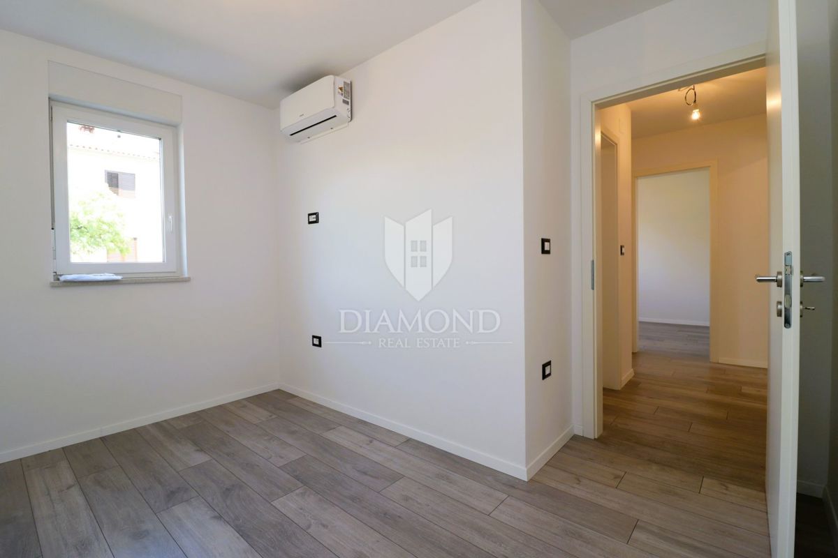 Parenzo, dintorni, appartamento con quattro camere da letto al piano terra con giardino