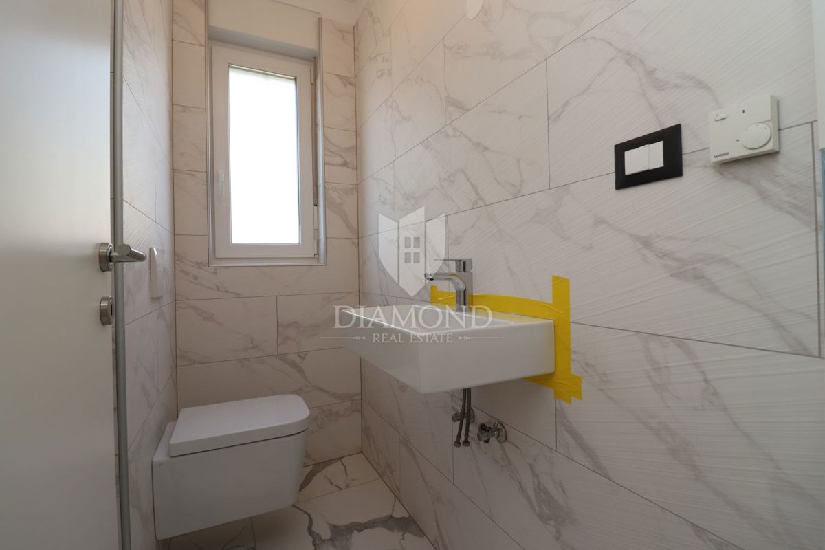 Parenzo, dintorni, appartamento con quattro camere da letto al piano terra con giardino