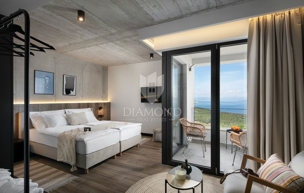VILLA UNICA CON VISTA PANORAMICA SUL MARE