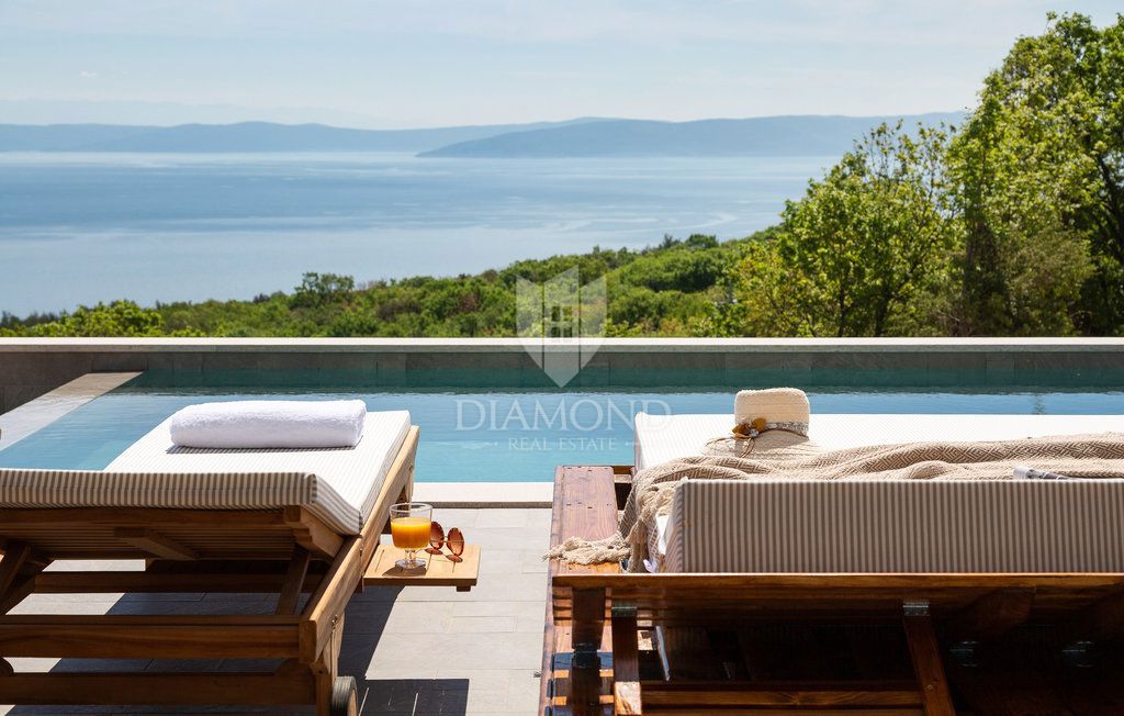 VILLA UNICA CON VISTA PANORAMICA SUL MARE