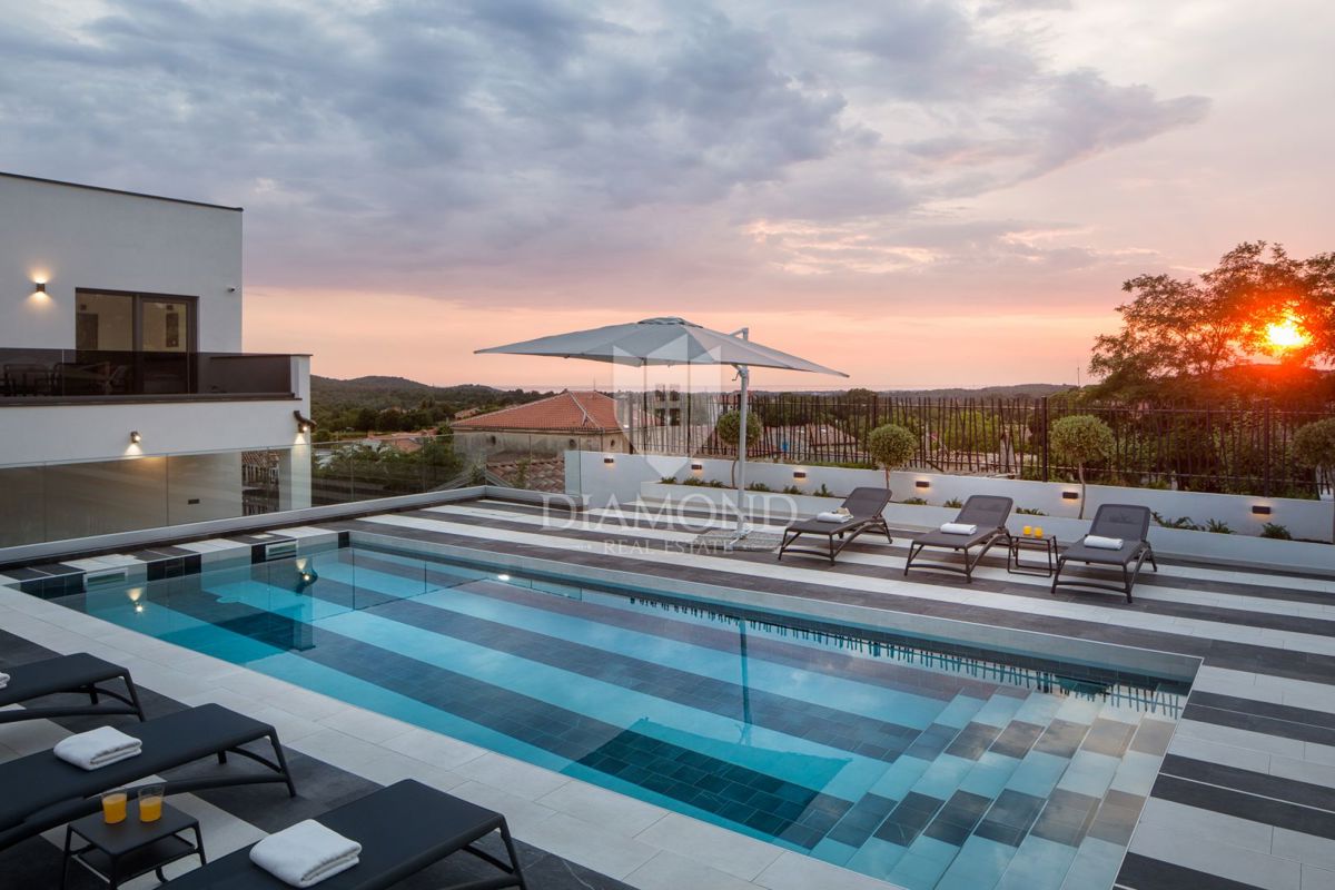 Vrsar – Dintorni: Villa con piscina e campo da tennis