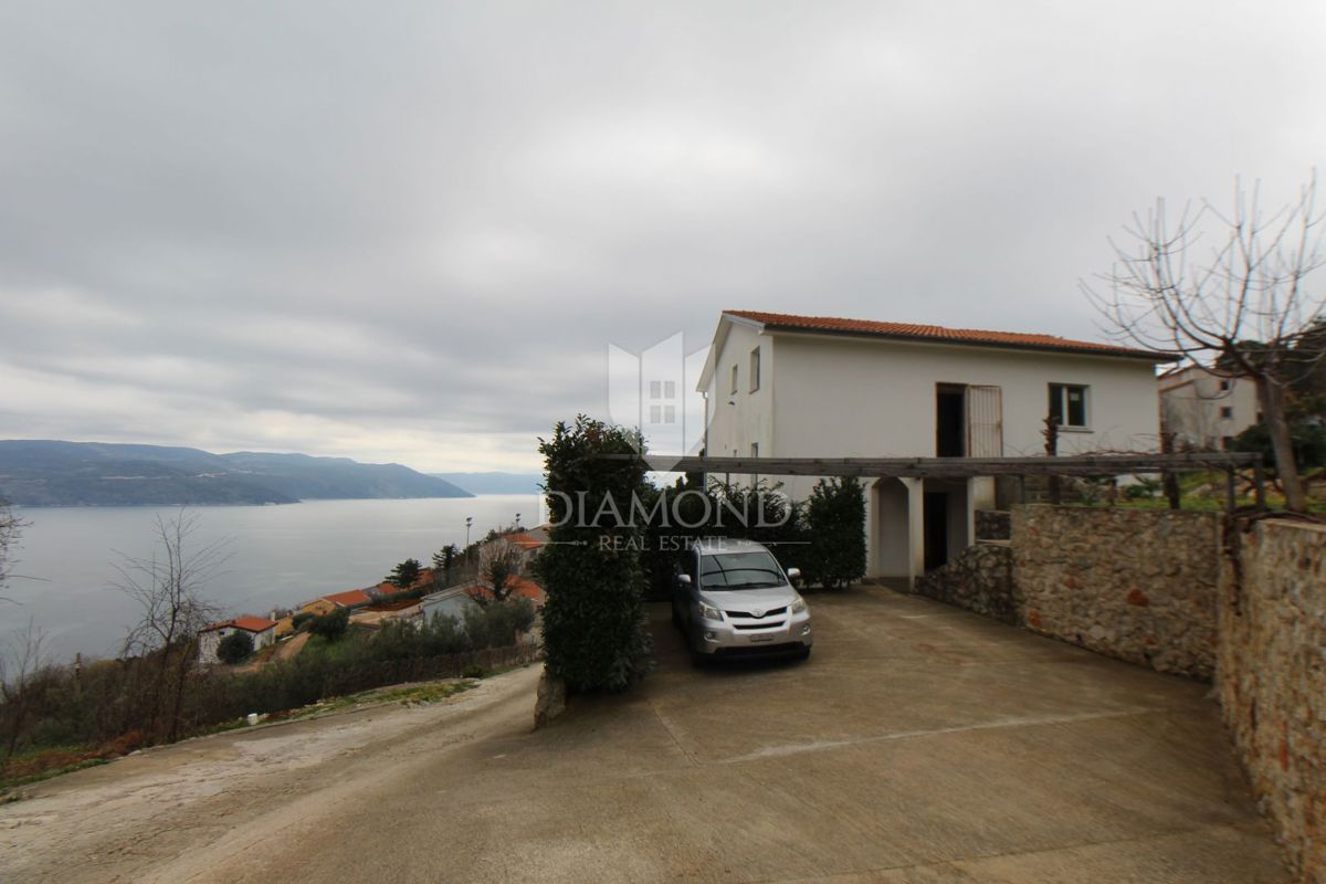PLOMIN, DINTORNI, CASA CON VISTA PANORAMICA SUL MARE
