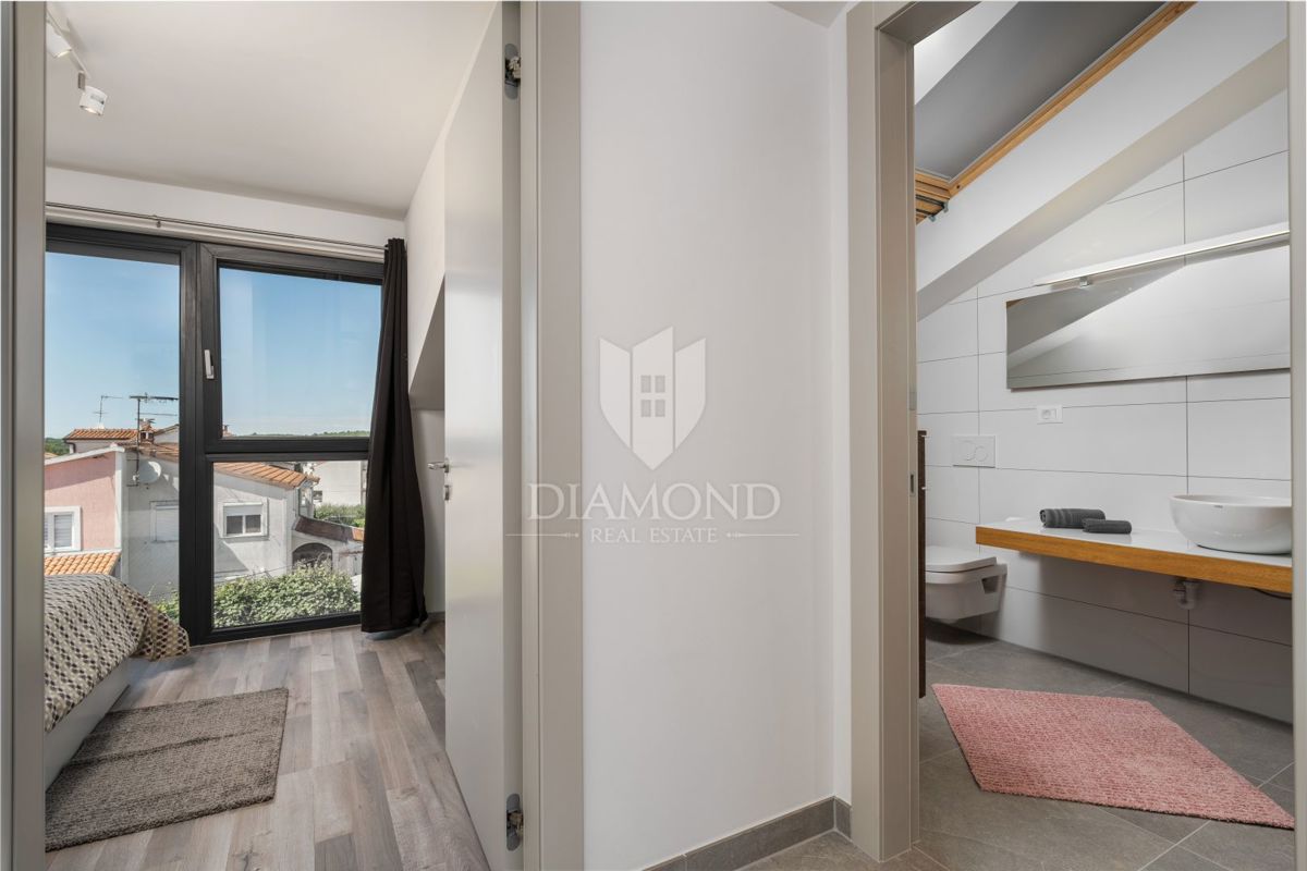 Parenzo, dintorni – casa a schiera moderna di alta qualità con piscina