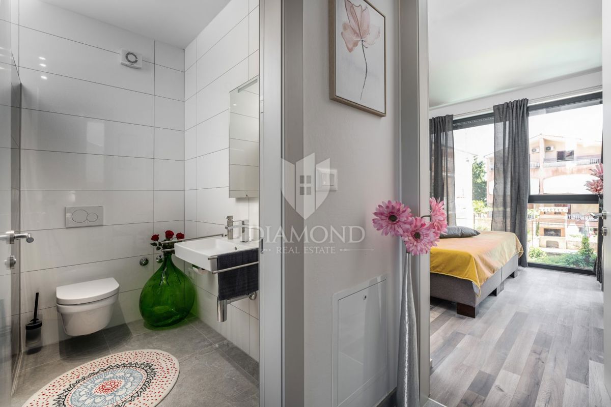 Parenzo, dintorni – casa a schiera moderna di alta qualità con piscina