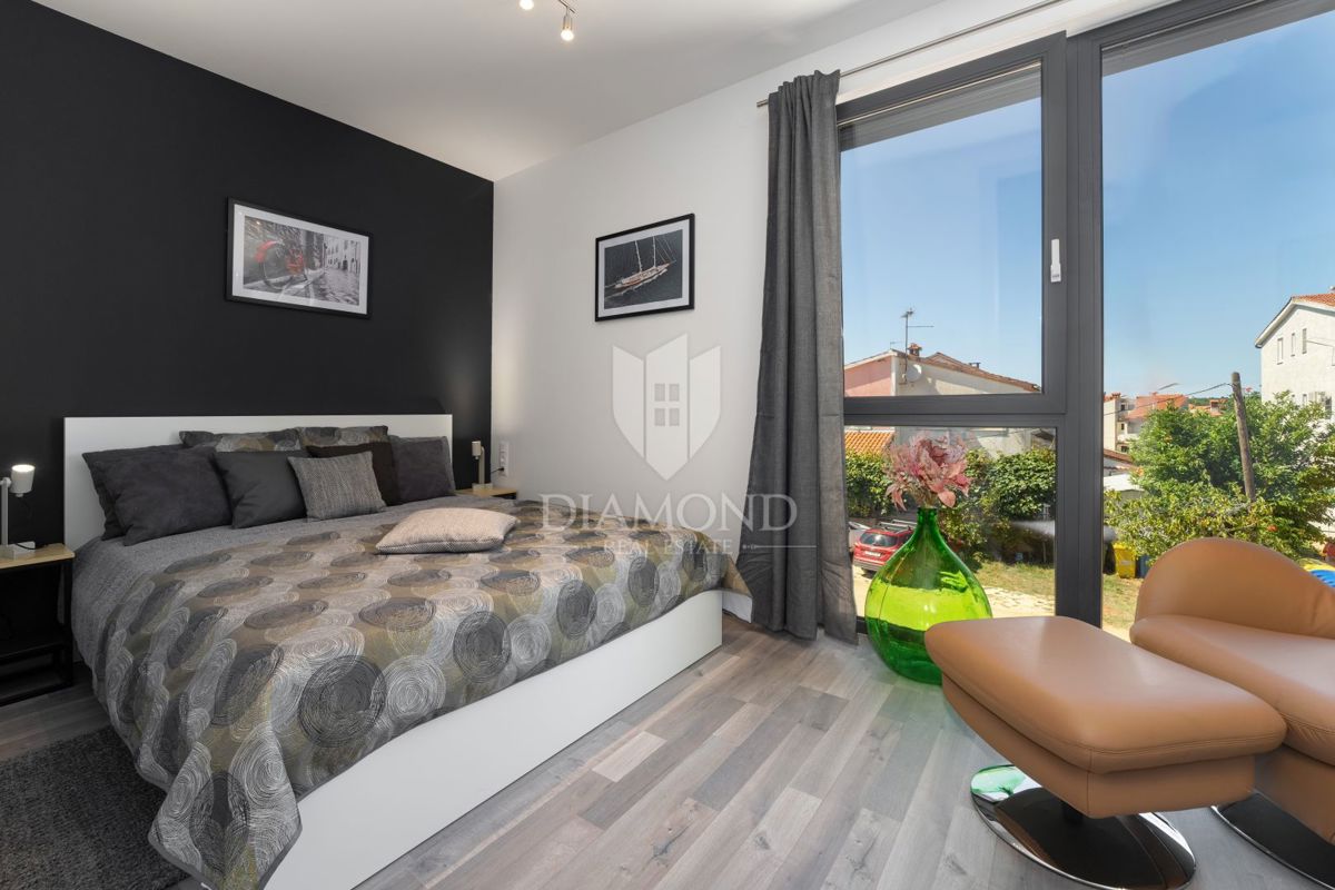 Parenzo, dintorni – casa a schiera moderna di alta qualità con piscina