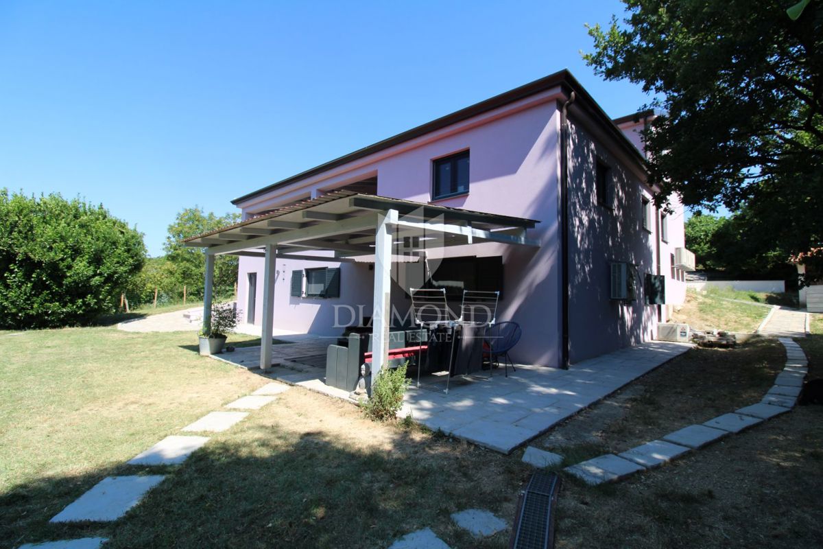 Istria centrale, Gračišće, bella casa immersa nella foresta