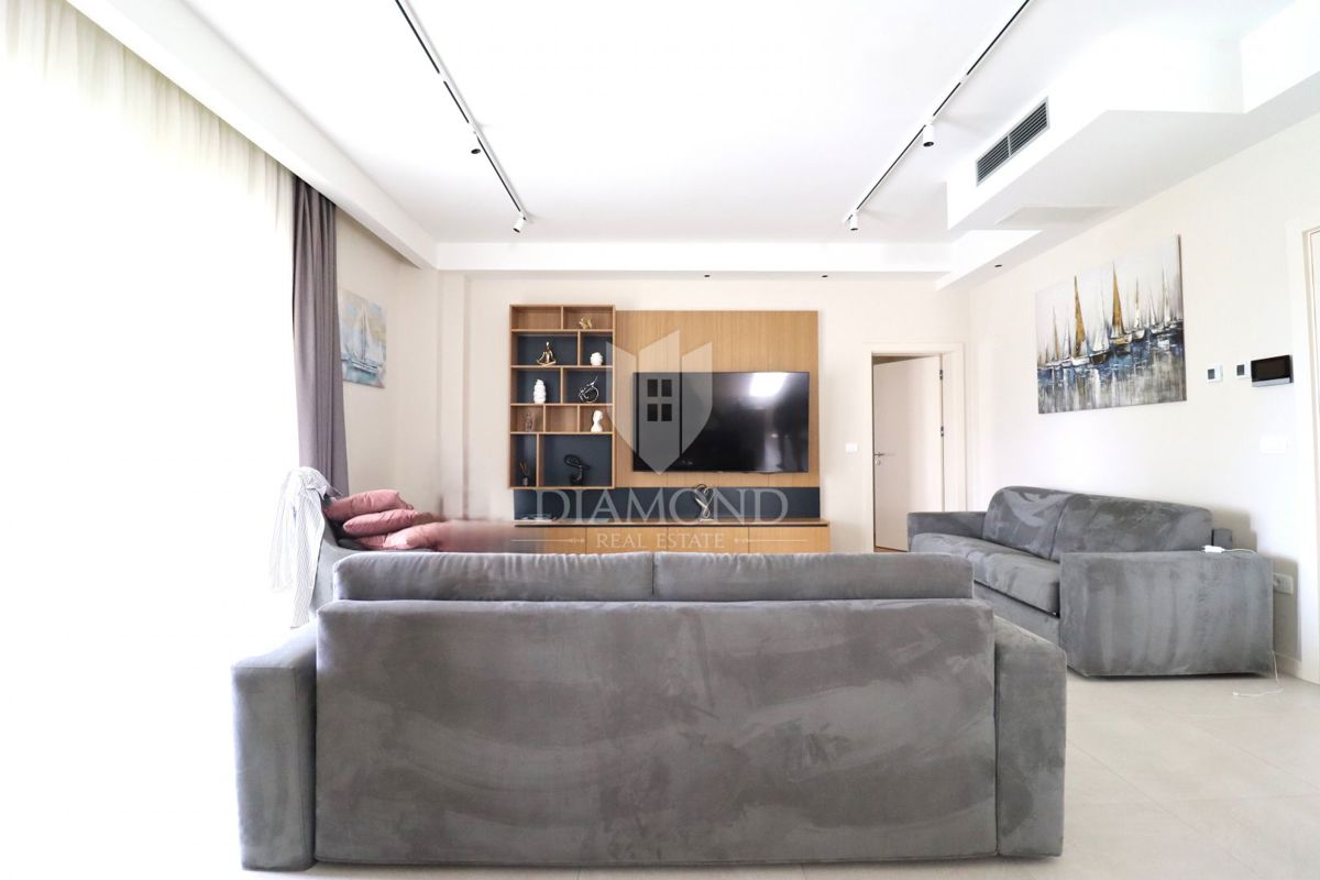 Parenzo – Dintorni: Villa moderna con vista mare