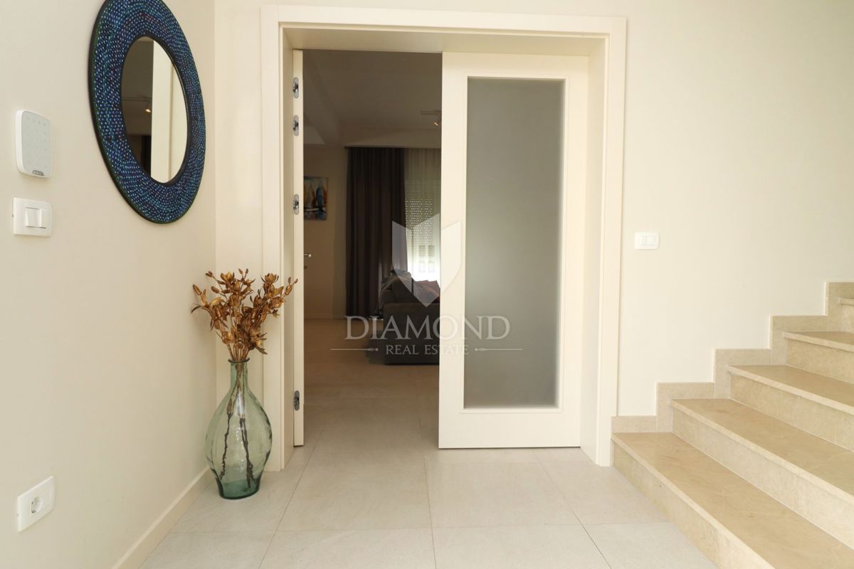 Parenzo – Dintorni: Villa moderna con vista mare