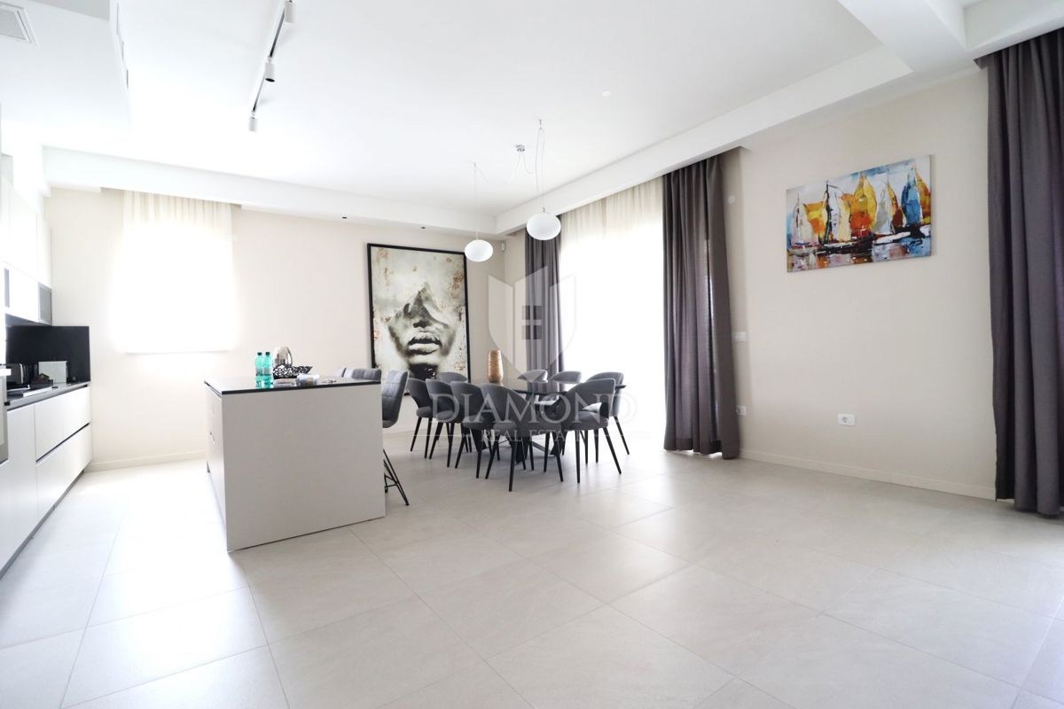 Parenzo – Dintorni: Villa moderna con vista mare