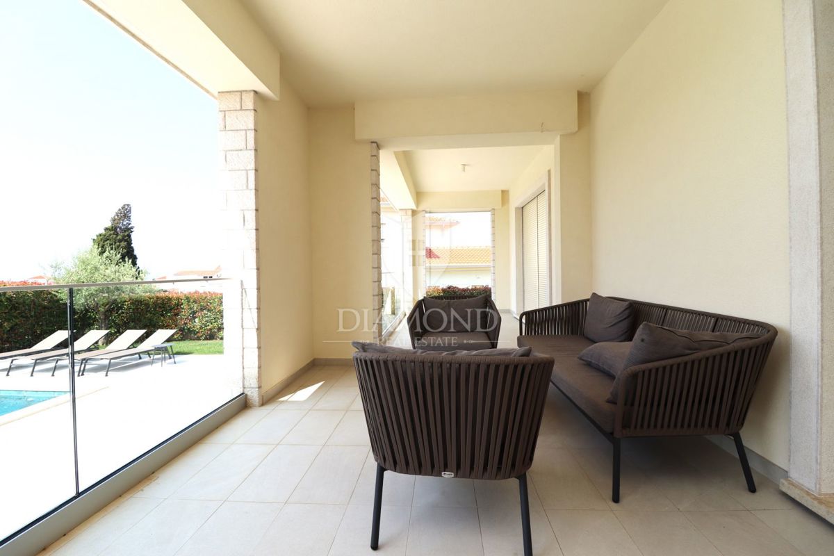 Parenzo – Dintorni: Villa moderna con vista mare