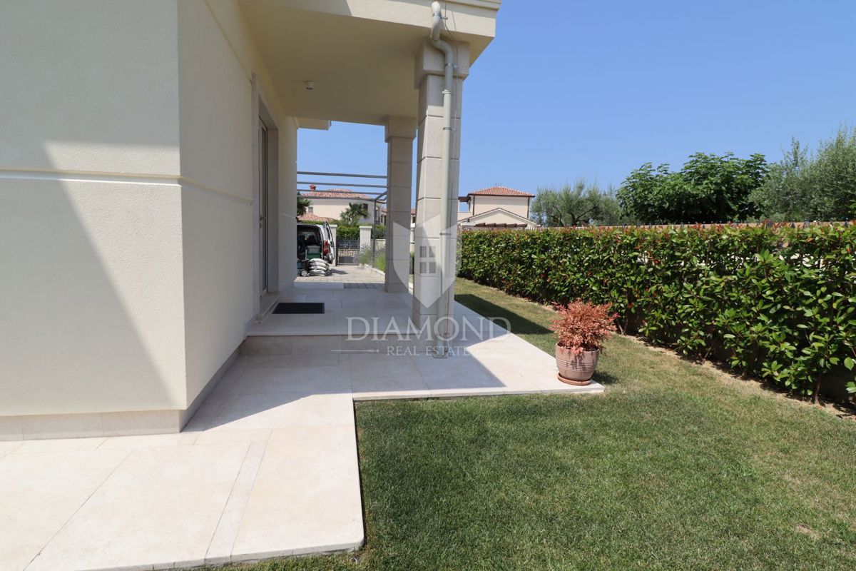 Parenzo – Dintorni: Villa moderna con vista mare