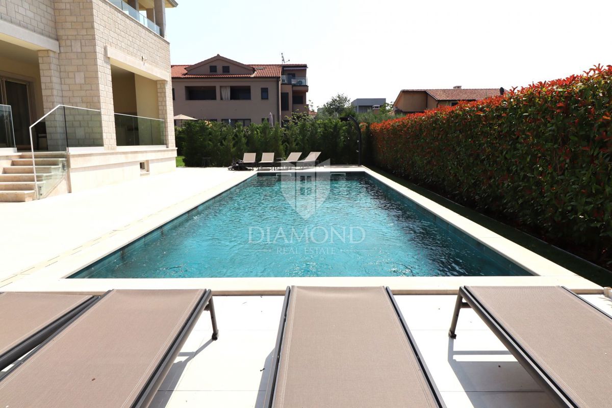 Parenzo – Dintorni: Villa moderna con vista mare