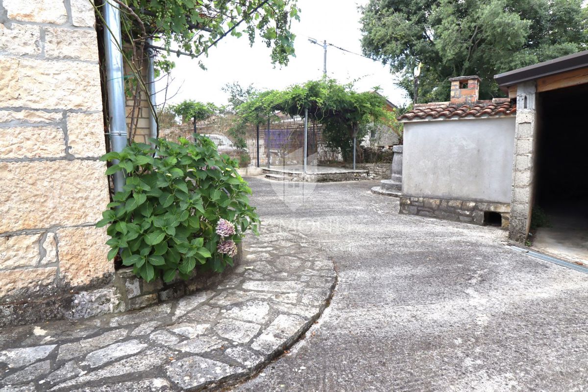  Poreč, dintorni – Affascinante casa in pietra con taverna