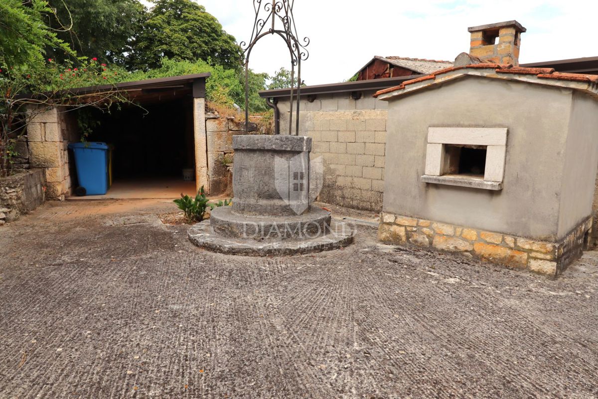   Poreč, dintorni – Affascinante casa in pietra con taverna