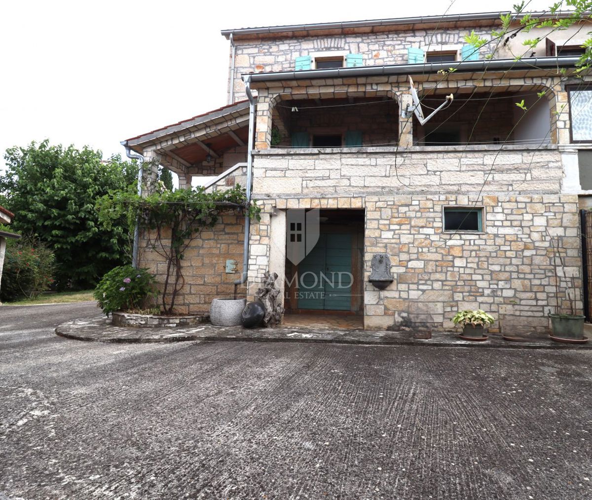   Poreč, dintorni – Affascinante casa in pietra con taverna