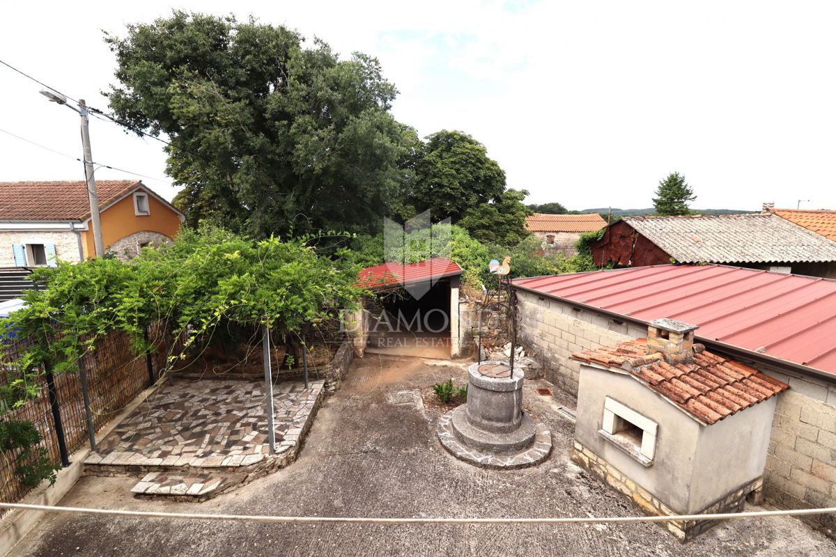   Poreč, dintorni – Affascinante casa in pietra con taverna