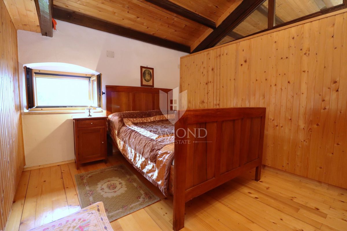   Poreč, dintorni – Affascinante casa in pietra con taverna
