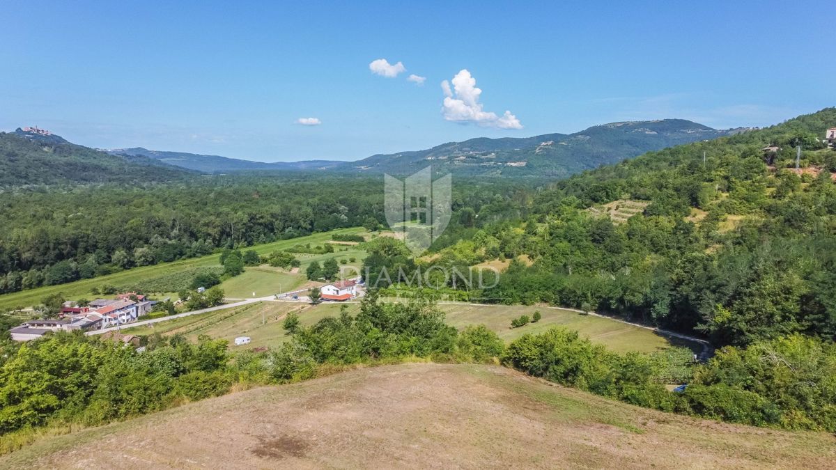 Montona, dintorni, eccezionale terreno edificabile con vista!
