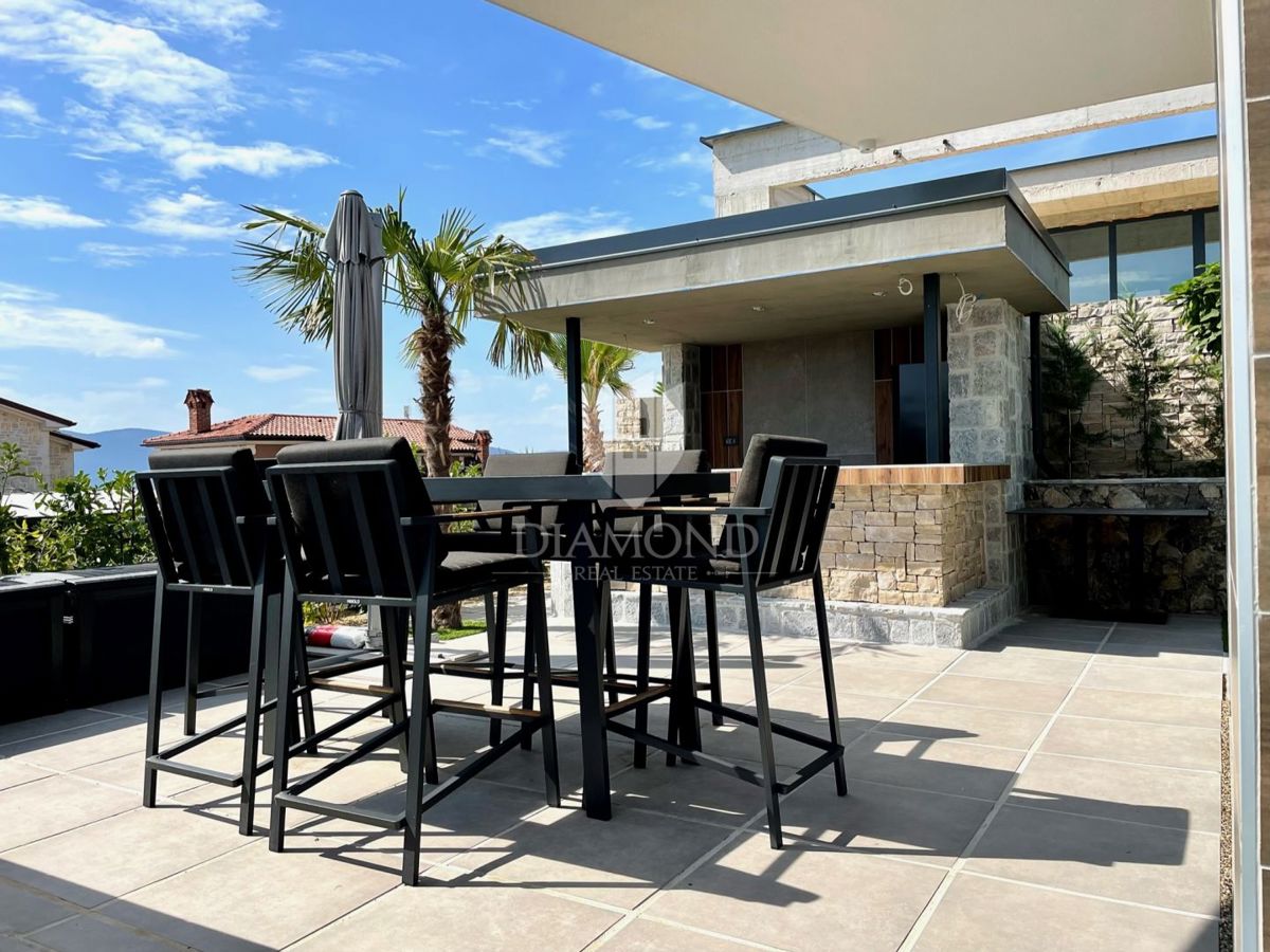 Isola di Krk, nuova villa di lusso con piscina, vista mare 