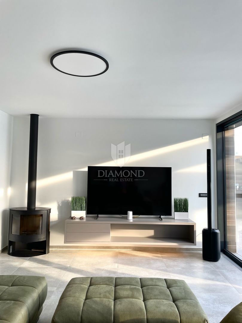 Isola di Krk, nuova villa di lusso con piscina, vista mare 