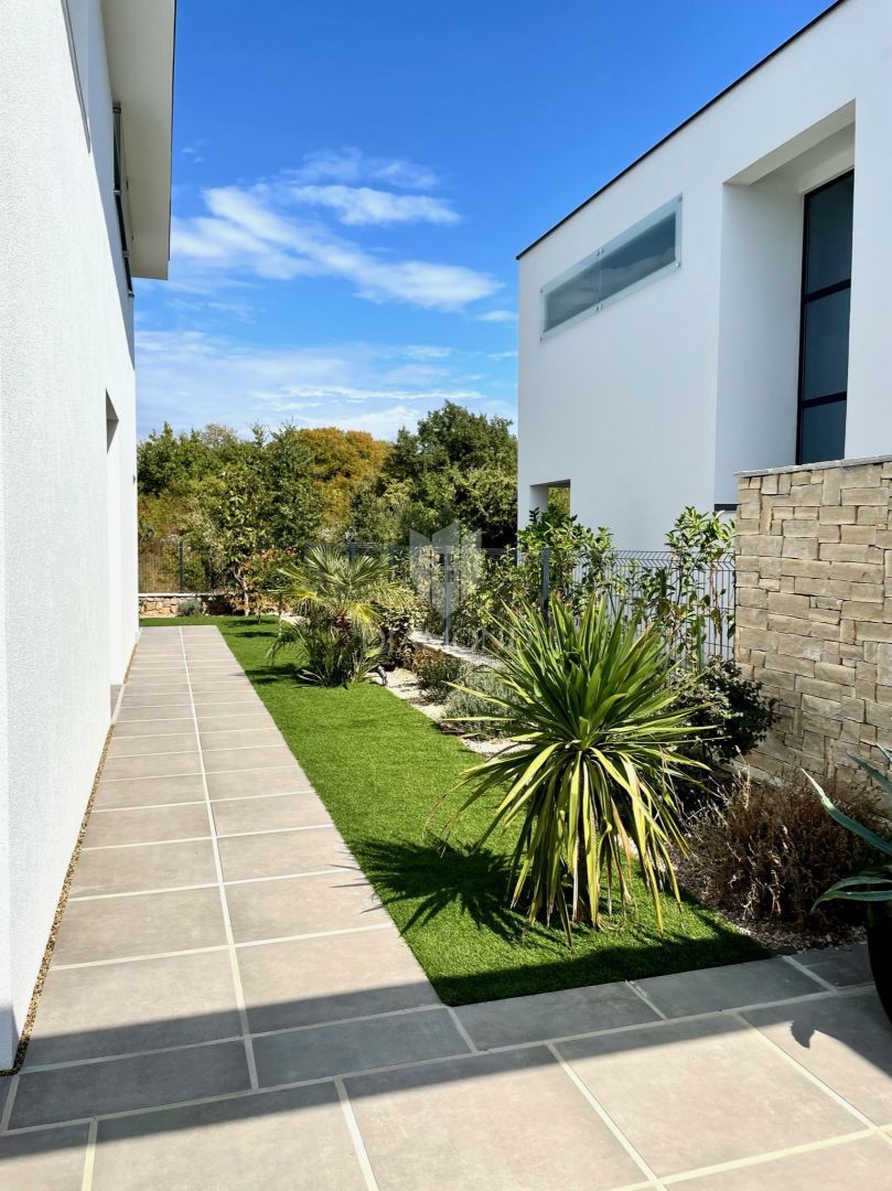 Isola di Krk, nuova villa di lusso con piscina, vista mare 