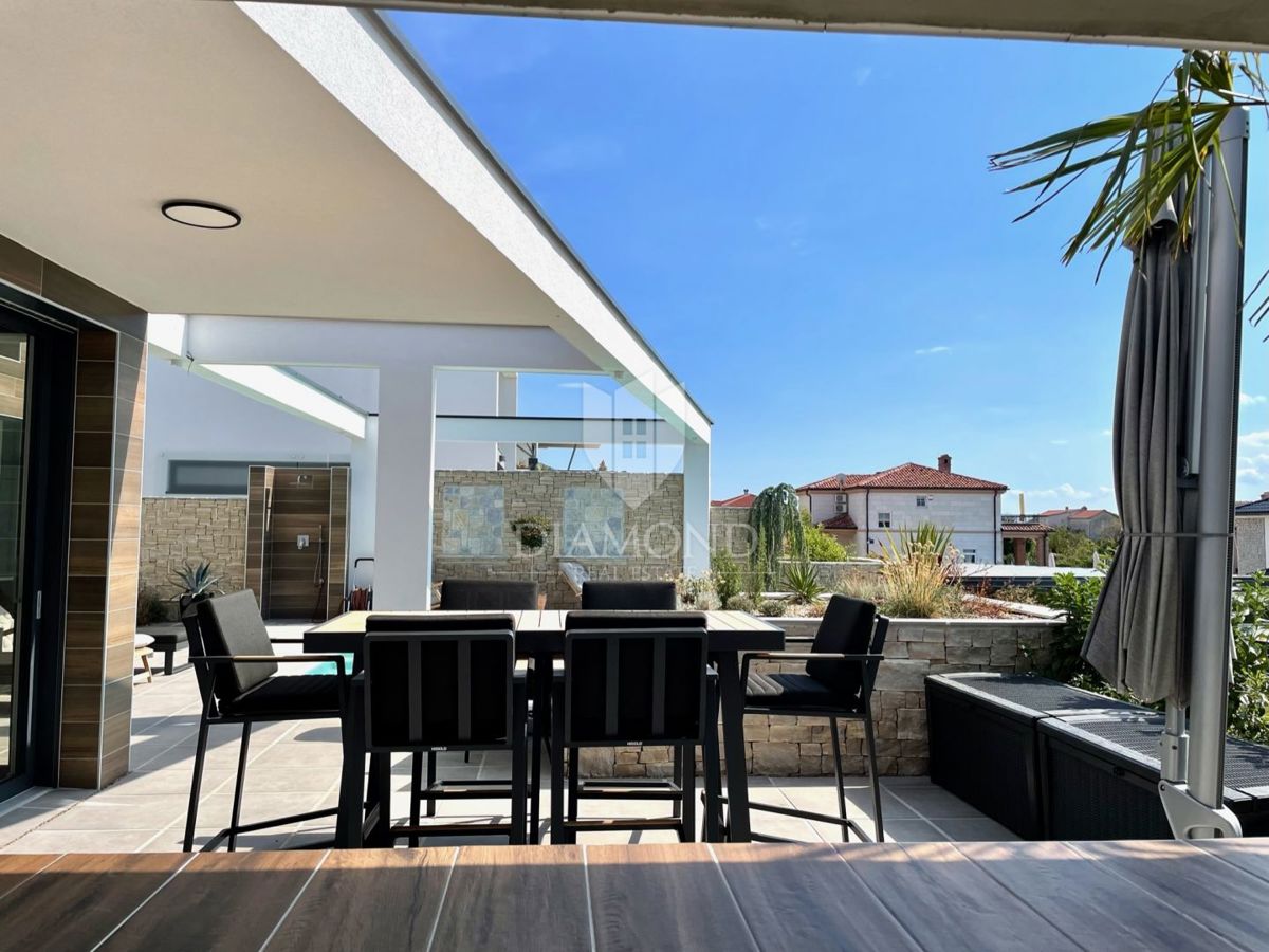 Isola di Krk, nuova villa di lusso con piscina, vista mare 