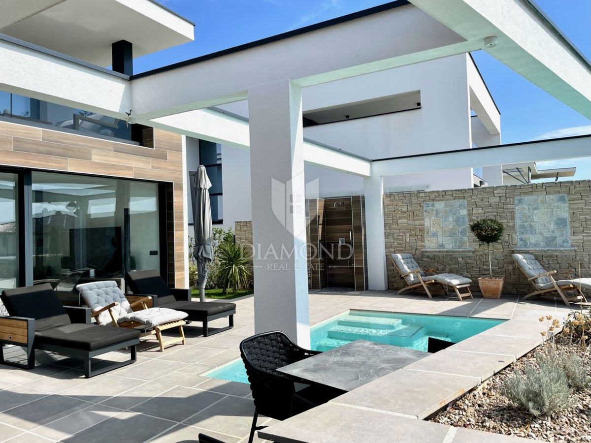 Isola di Krk, nuova villa di lusso con piscina, vista mare 