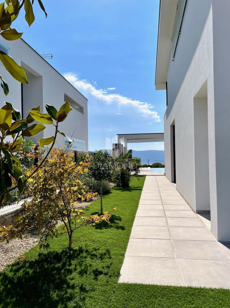 Isola di Krk, nuova villa di lusso con piscina, vista mare 
