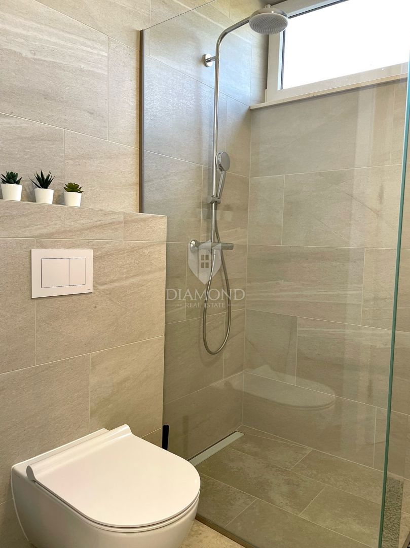 Isola di Krk, nuova villa di lusso con piscina, vista mare 