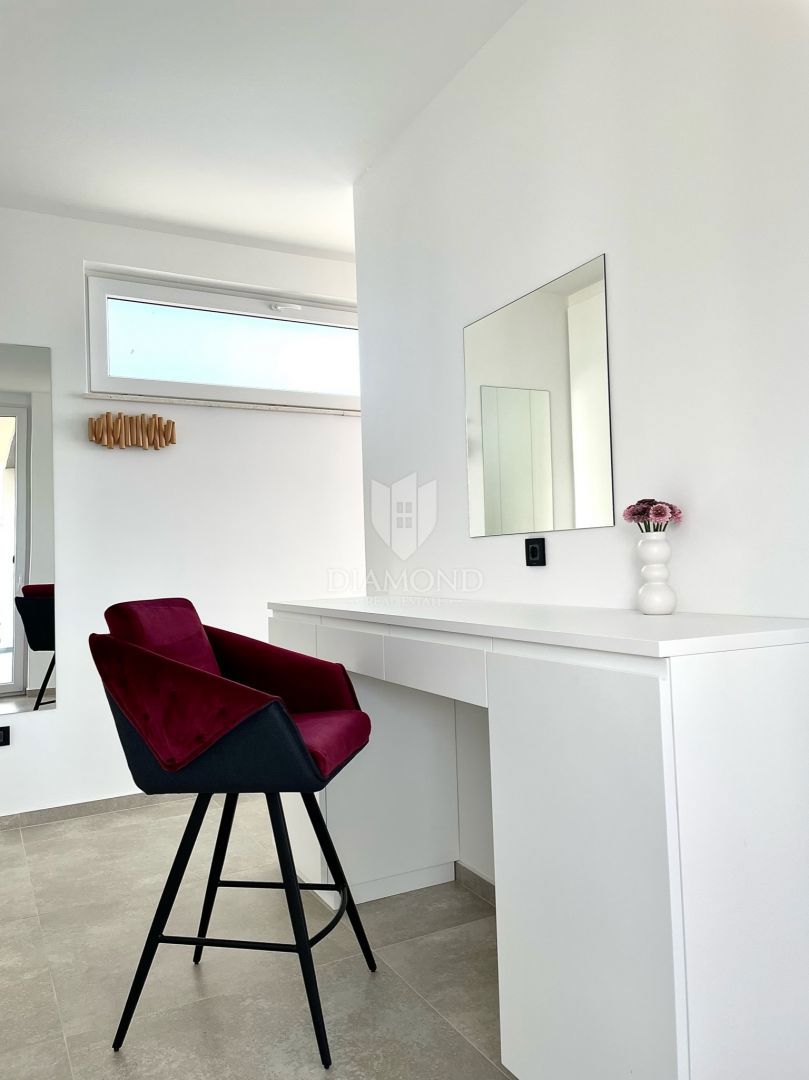 Isola di Krk, nuova villa di lusso con piscina, vista mare 