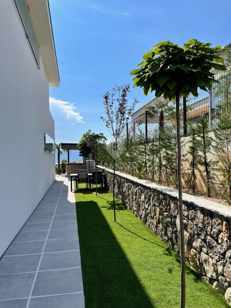 Isola di Krk, nuova villa di lusso con piscina, vista mare 