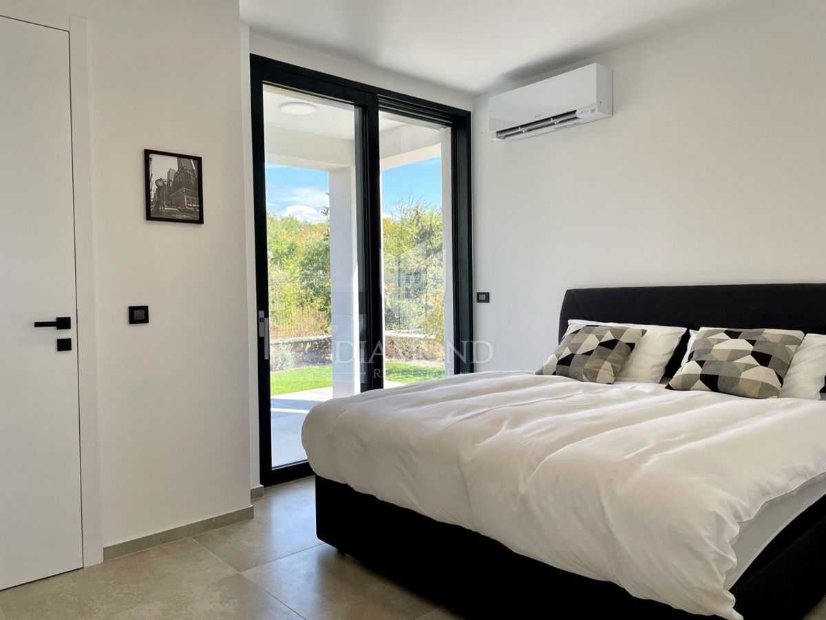 Isola di Krk, nuova villa di lusso con piscina, vista mare 