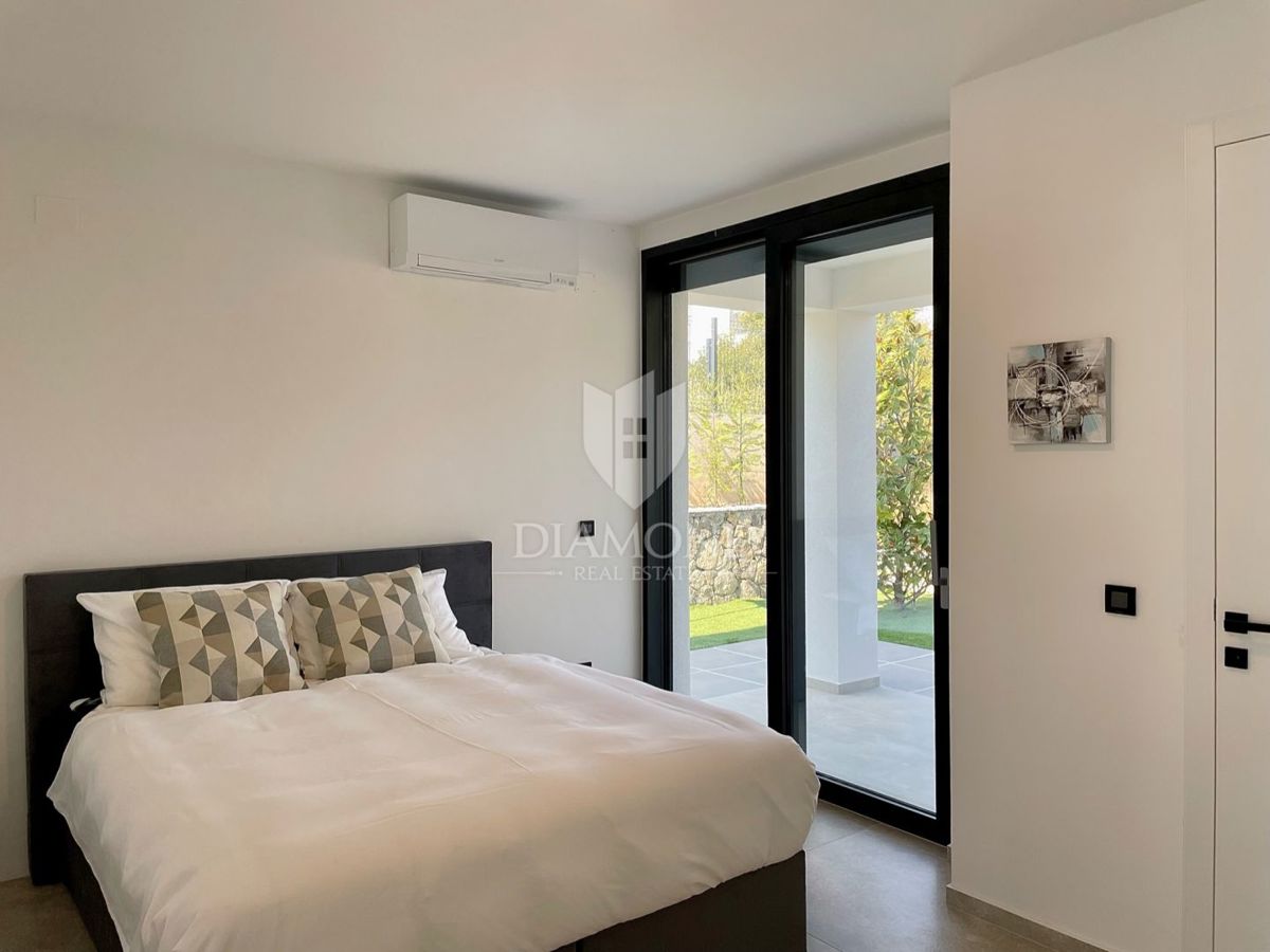 Isola di Krk, nuova villa di lusso con piscina, vista mare 