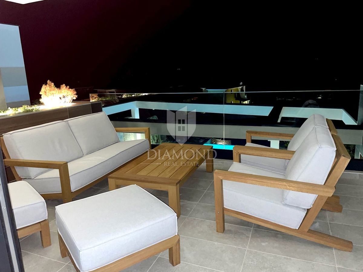 Isola di Krk, nuova villa di lusso con piscina, vista mare 