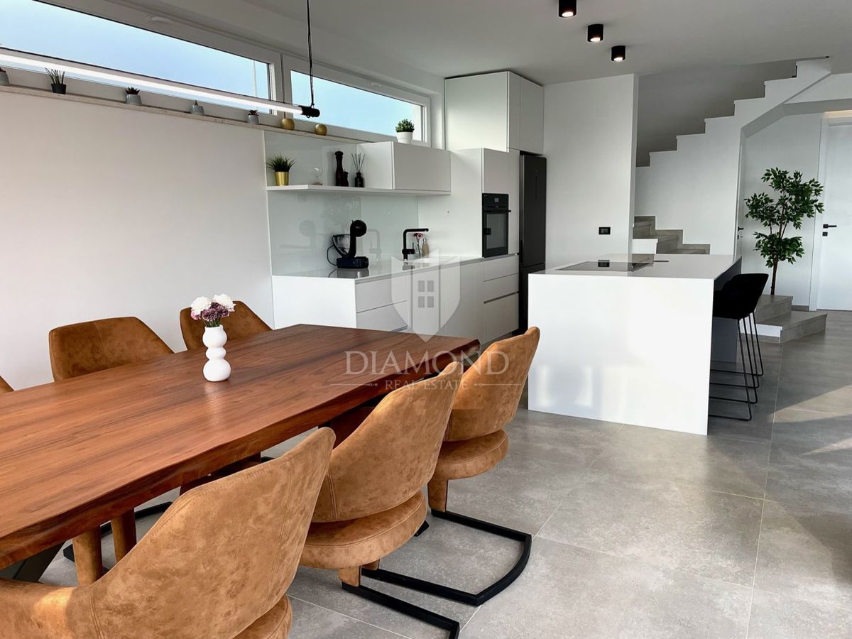 Isola di Krk, nuova villa di lusso con piscina, vista mare 