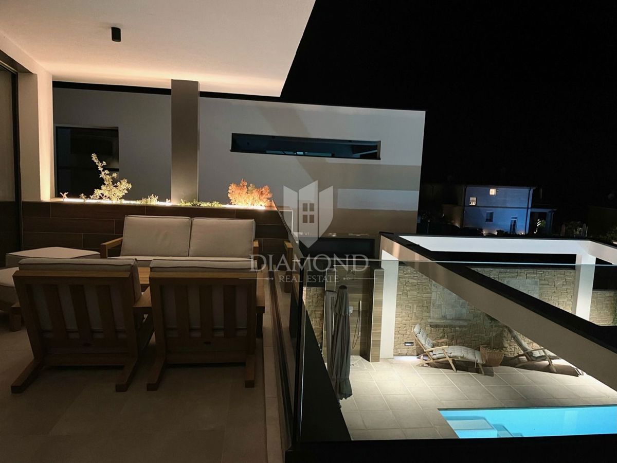 Isola di Krk, nuova villa di lusso con piscina, vista mare 