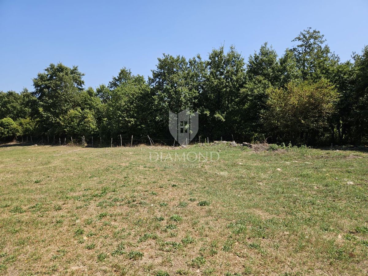 Zona di Parenzo, interessante terreno edificabile!