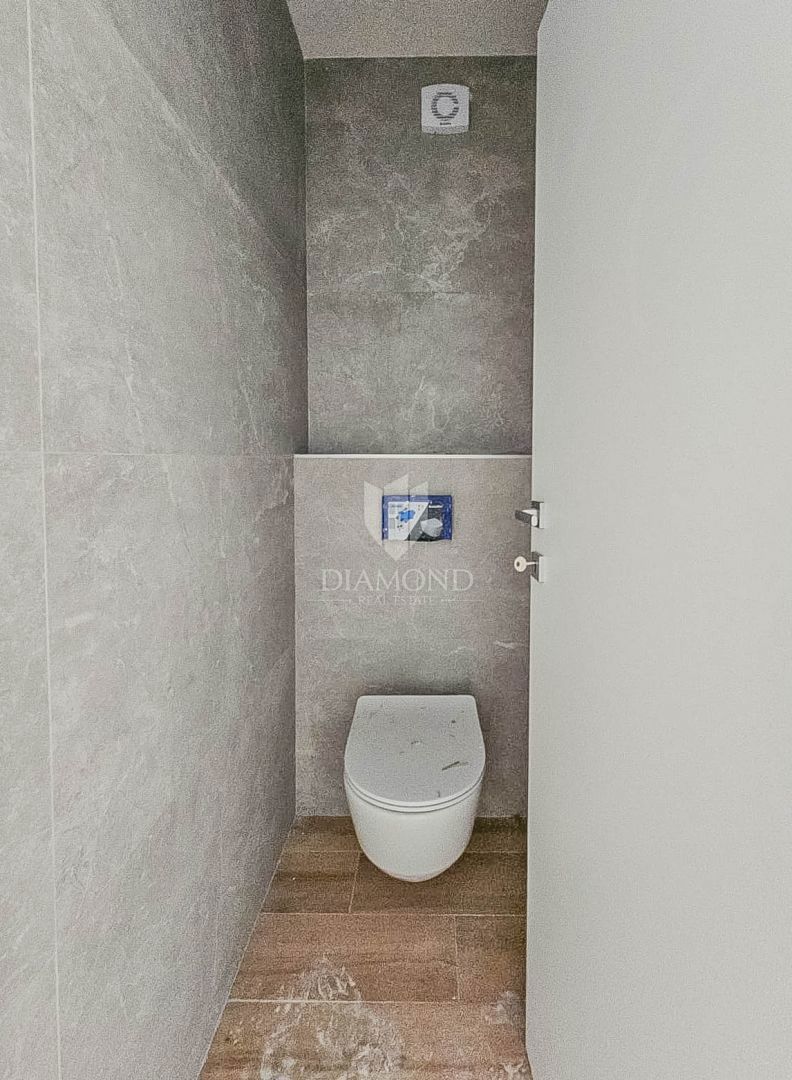 Parenzo, Tar! Nuovo e bellissimo appartamento al piano terra con giardino!