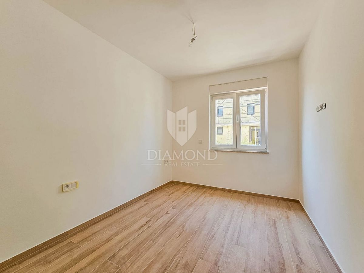 Parenzo, Tar! Nuovo e bellissimo appartamento al piano terra con giardino!