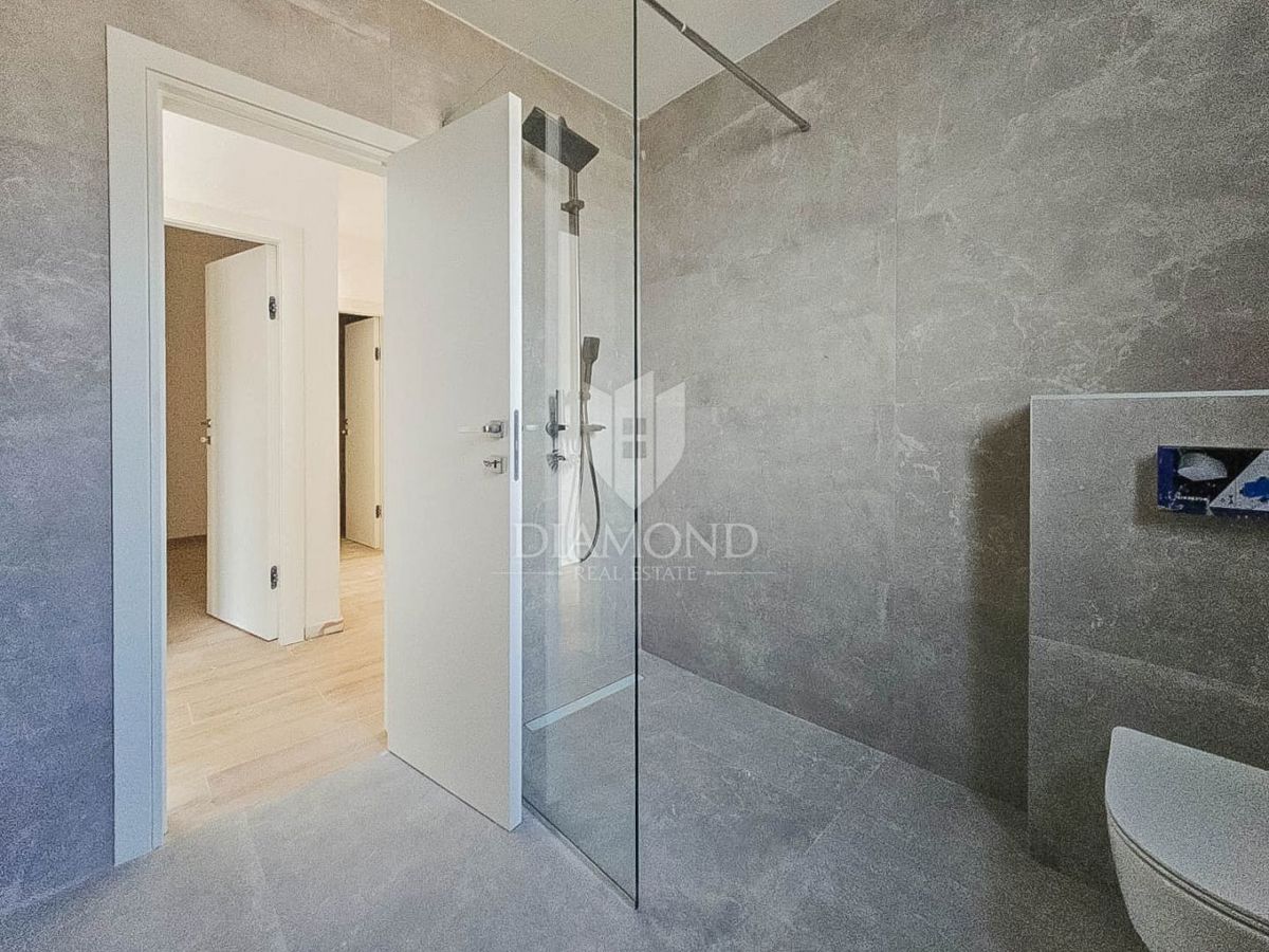 Parenzo, Tar! Nuovo e bellissimo appartamento al piano terra con giardino!