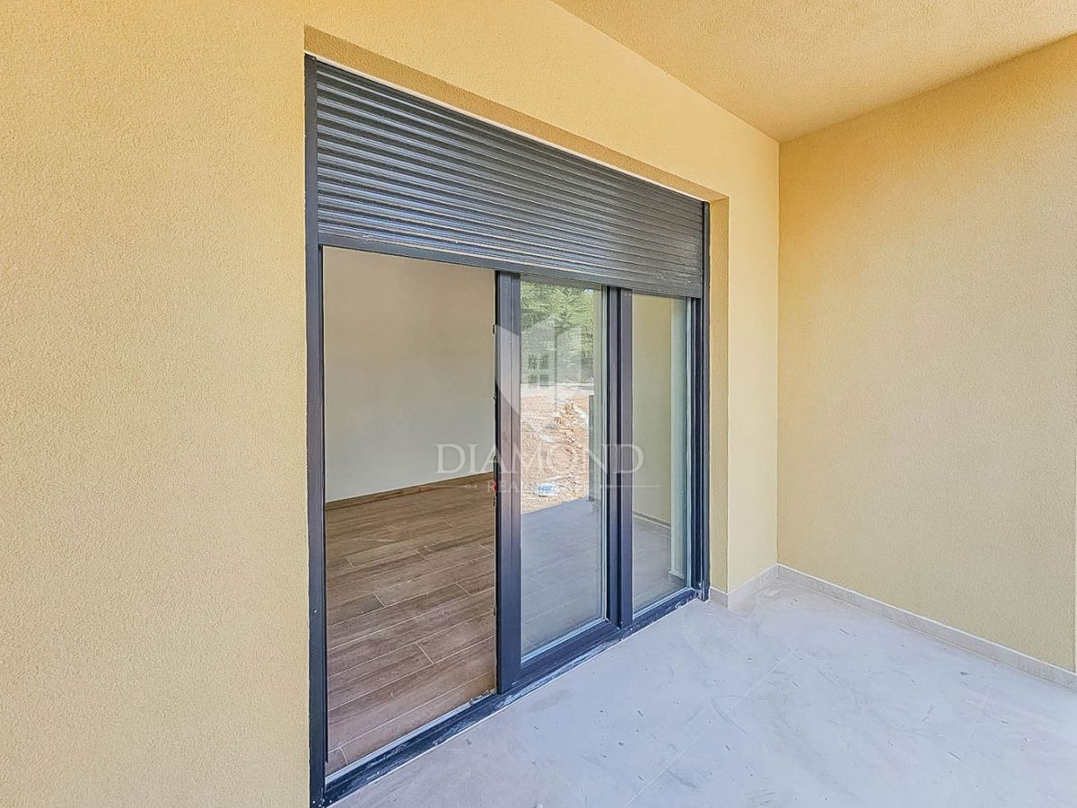 Parenzo, Tar! Nuovo e bellissimo appartamento al piano terra con giardino!