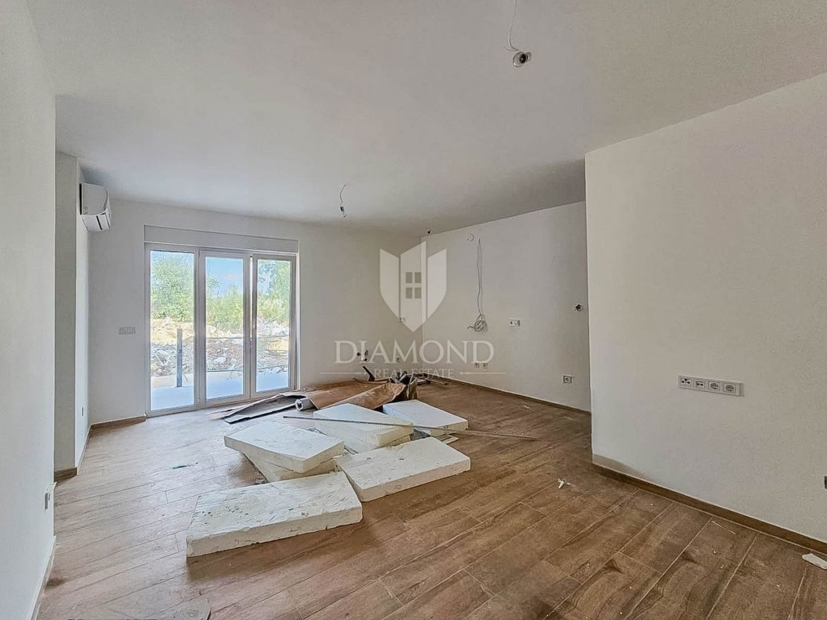 Parenzo, Tar! Nuovo e bellissimo appartamento al piano terra con giardino!