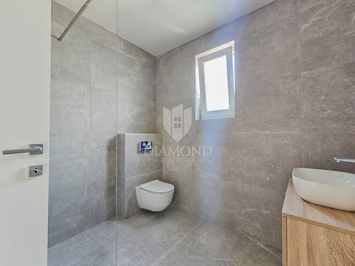 Parenzo, Tar! Nuovo e bellissimo appartamento al piano terra con giardino!