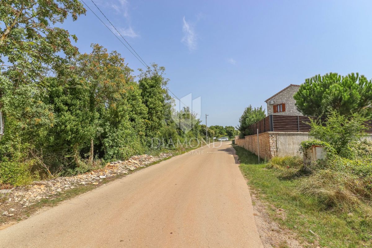 Svetvinčenat, splendido terreno edificabile in posizione idilliaca!