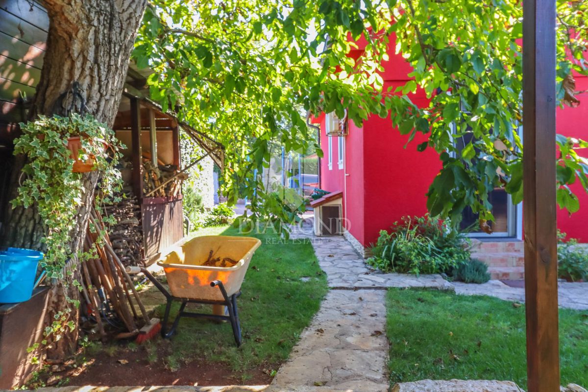 Rovigno, dintorni, bellissima casa con piscina!