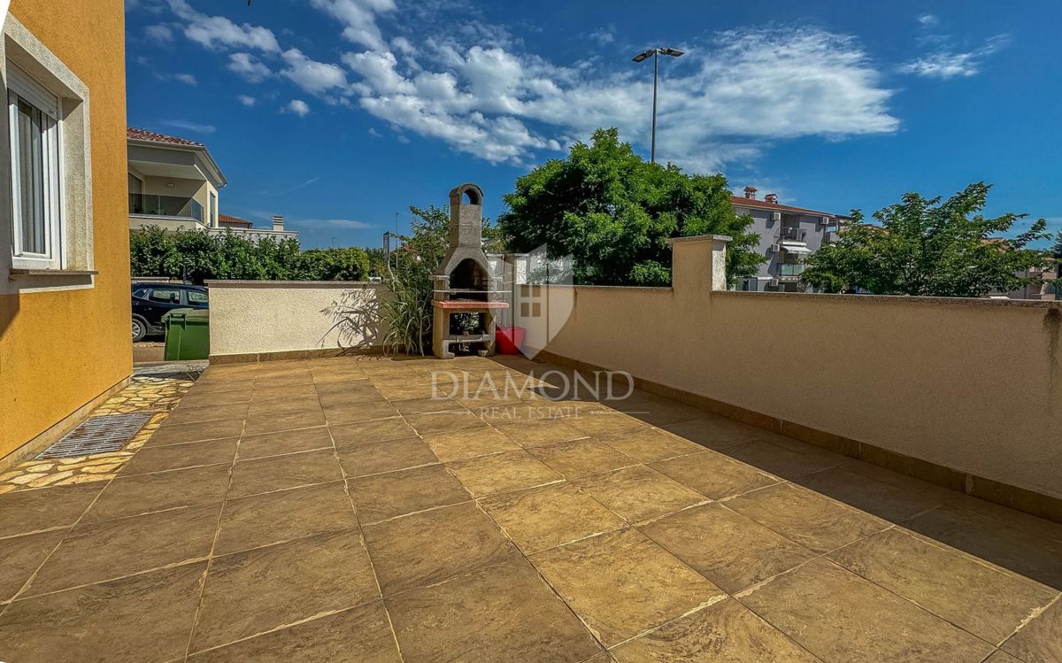 Novigrad, piano terra 71 m2, 300 m dal mare