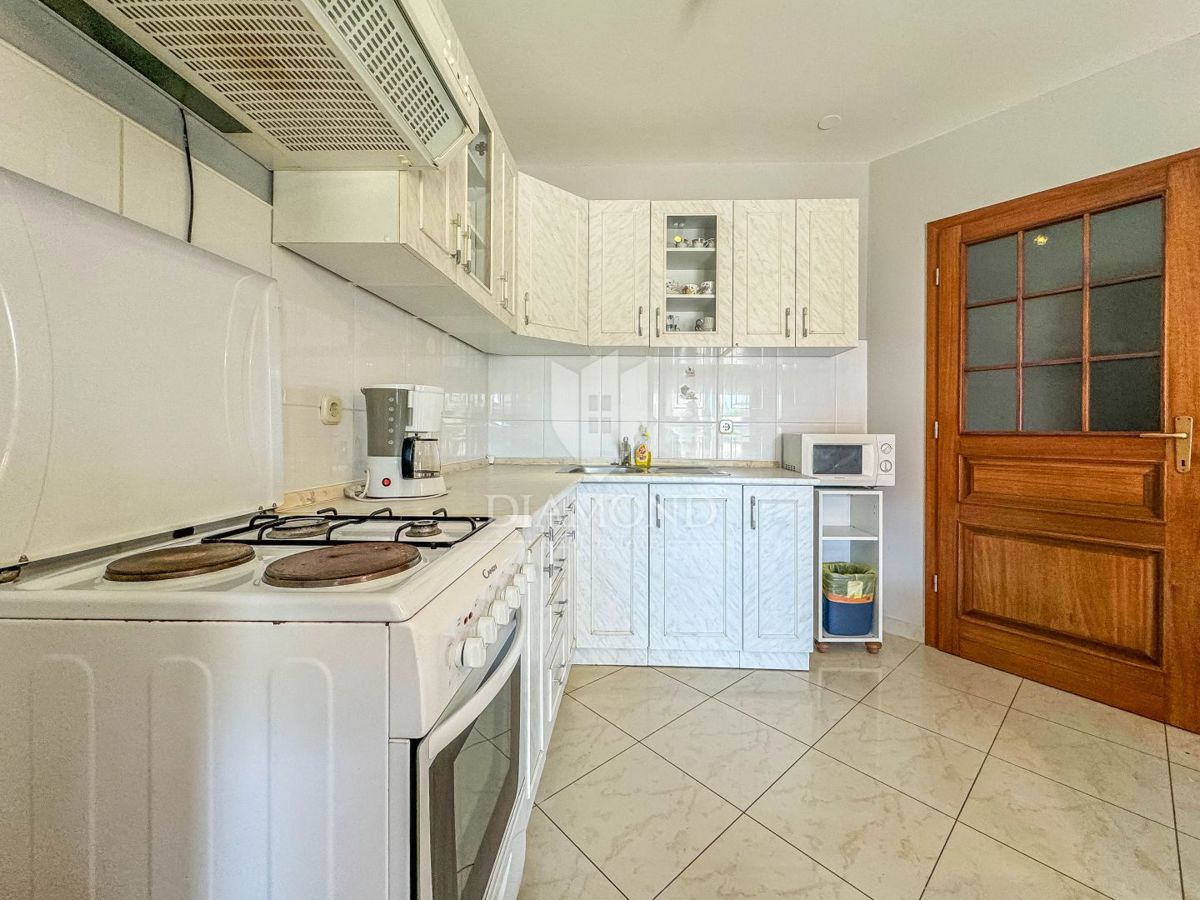 Novigrad, piano terra 71 m2, 300 m dal mare