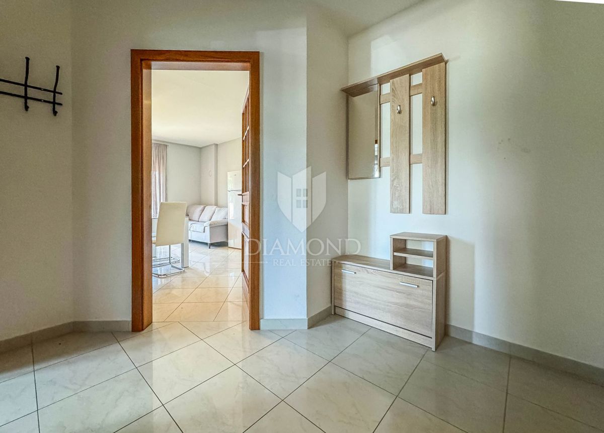 Novigrad, piano terra 71 m2, 300 m dal mare