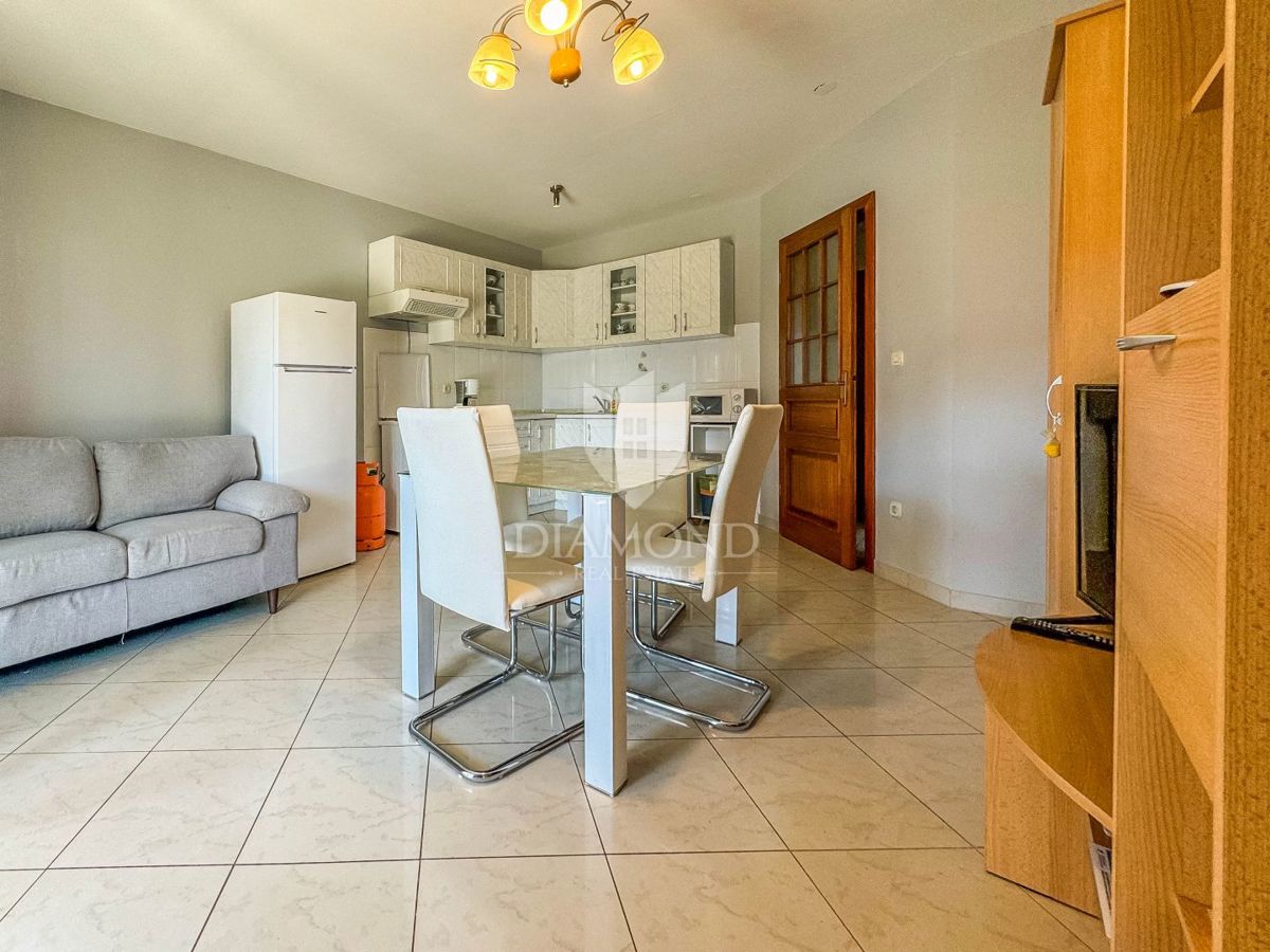 Novigrad, piano terra 71 m2, 300 m dal mare