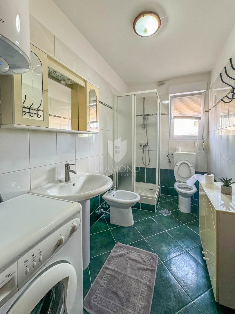 Novigrad, piano terra 71 m2, 300 m dal mare